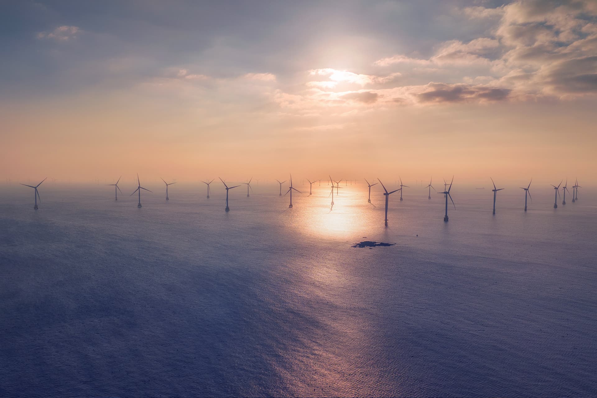 Green Hydrogen is produced with electricity powered by 100% renewable energy. What’s more, the production of green Hydrogen does not emit any polluting greenhouse gases.
